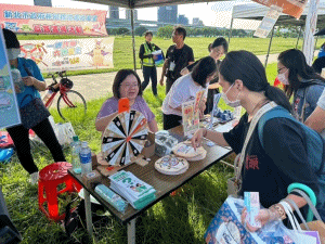1130824創意野餐趣暨租稅宣導園遊會之反詐騙宣導圖片1